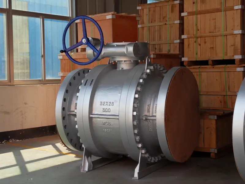 Large flanged trunnion ball valve with gear operator